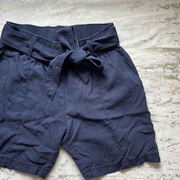 Liz Claiborne Lyocell Elastic Tie Waist Shorts 6” Inseam - Picture 2 of 8